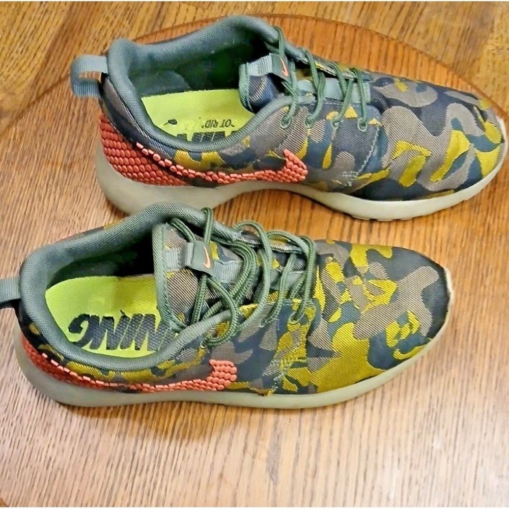 Nike Roshe One Sneakers‎ Print Camo Atomic Pink Shoes Athletic - Picture 3 of 10